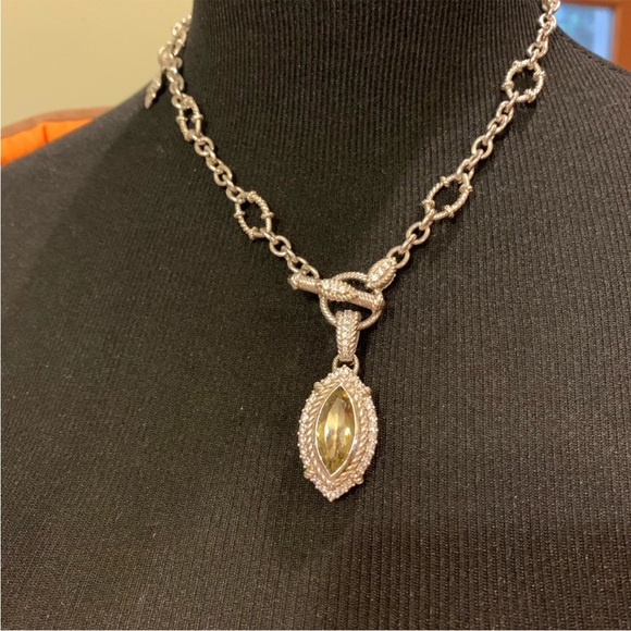 Elegant Silver Pendant Necklace from Judith repica - Picture 5 of 8